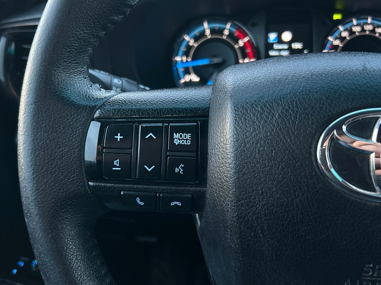 Toyota Hilux 2.8 d double cab Invincible 4wd auto