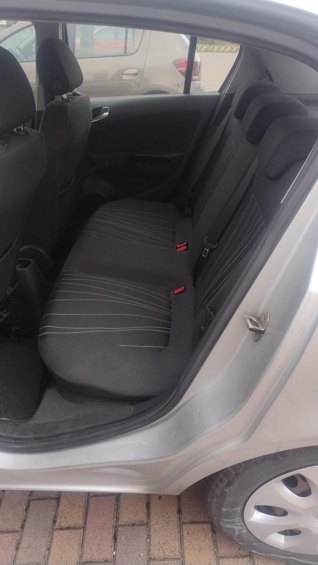 Opel Corsa 1.4 16V 5 porte Cosmo