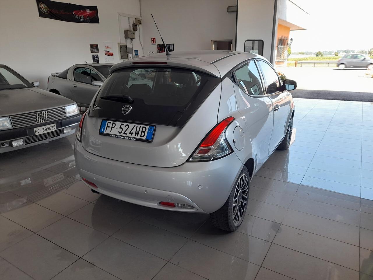 Lancia Ypsilon 1.2 69 CV 5 porte S&S Platinum