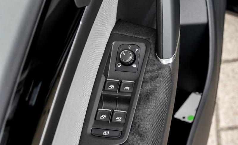 Volkswagen Touran Touran 2.0 TDI 150 CV SCR DSG Highline Camera 17" LED Cockpit Pro