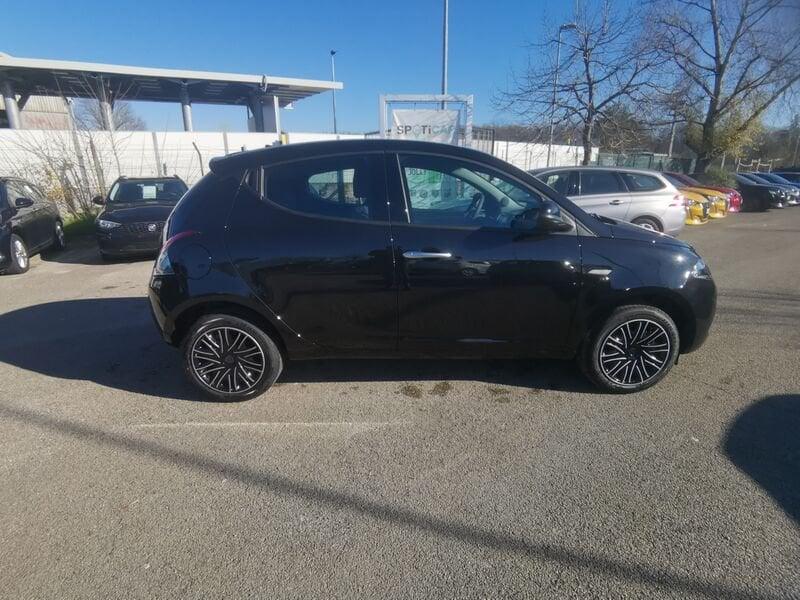 Lancia Ypsilon NUOVA My23 1.0 Firefly 70 CvStart&Stop Hybrid Gold