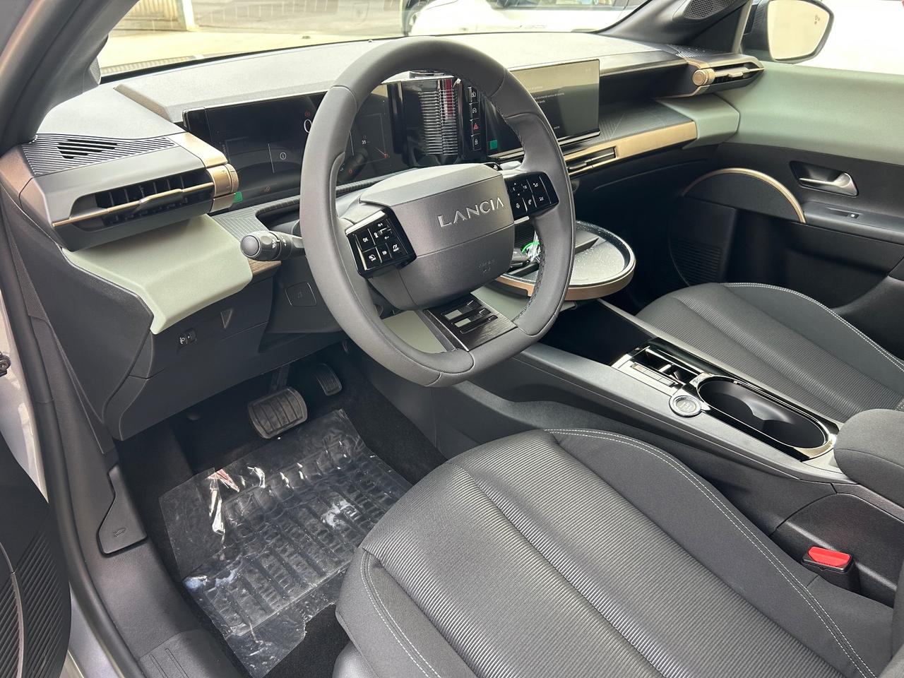 Lancia Ypsilon Hybrid e-DCT