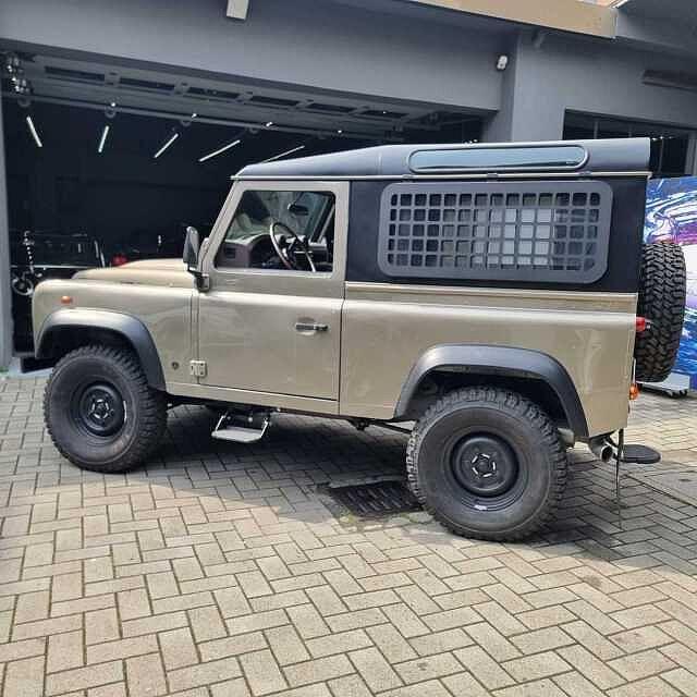 Land Rover Defender 90 2.2 PUMA TD4- LIFE&STYLE