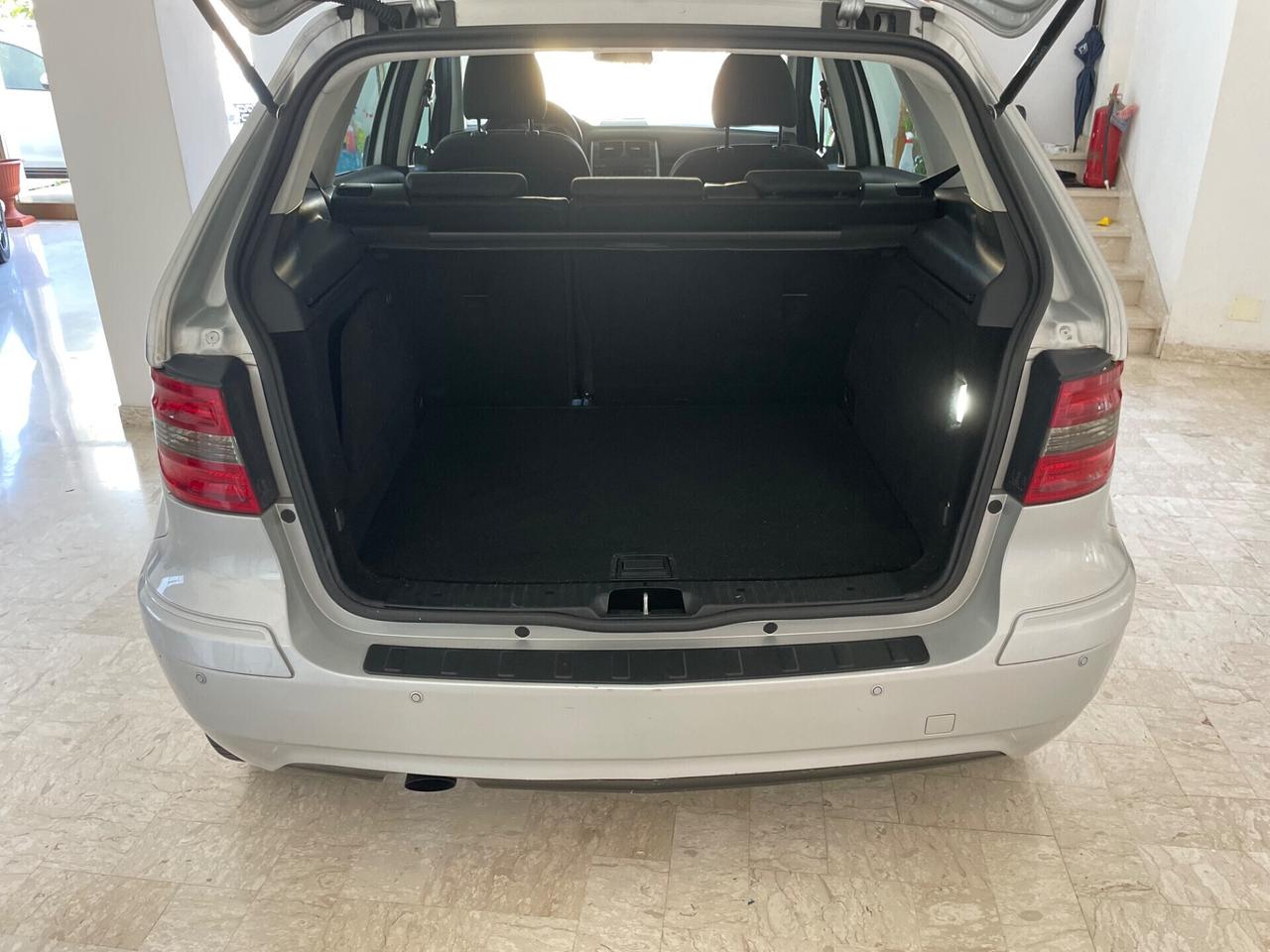 MERCEDES CLASSE B 180 116 CV "OK NEOPATENTATI"