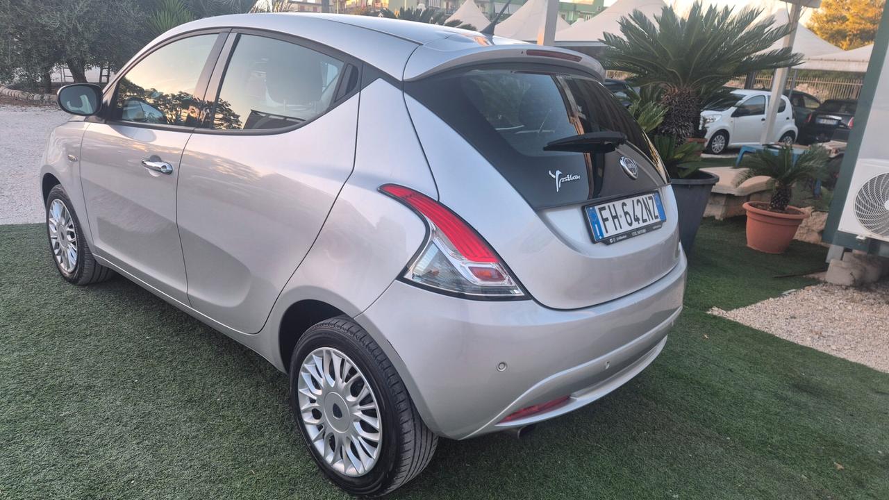Lancia Ypsilon 1.2 69 CV 5 porte Silver