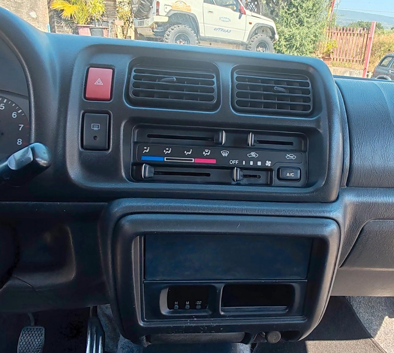 Suzuki Jimny 1.3i 16V cat 4WD JLX