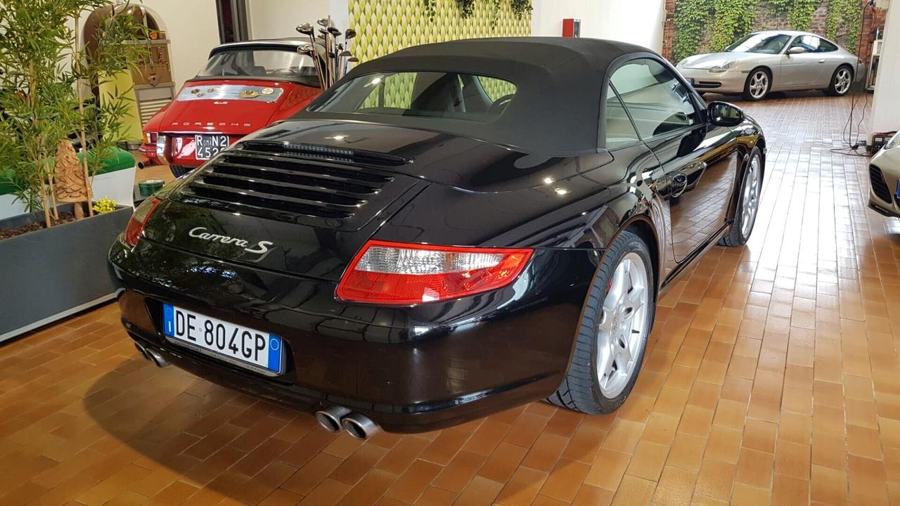 Porsche 997 911 Porsche Carrera S Cabrio Book service 70000KM