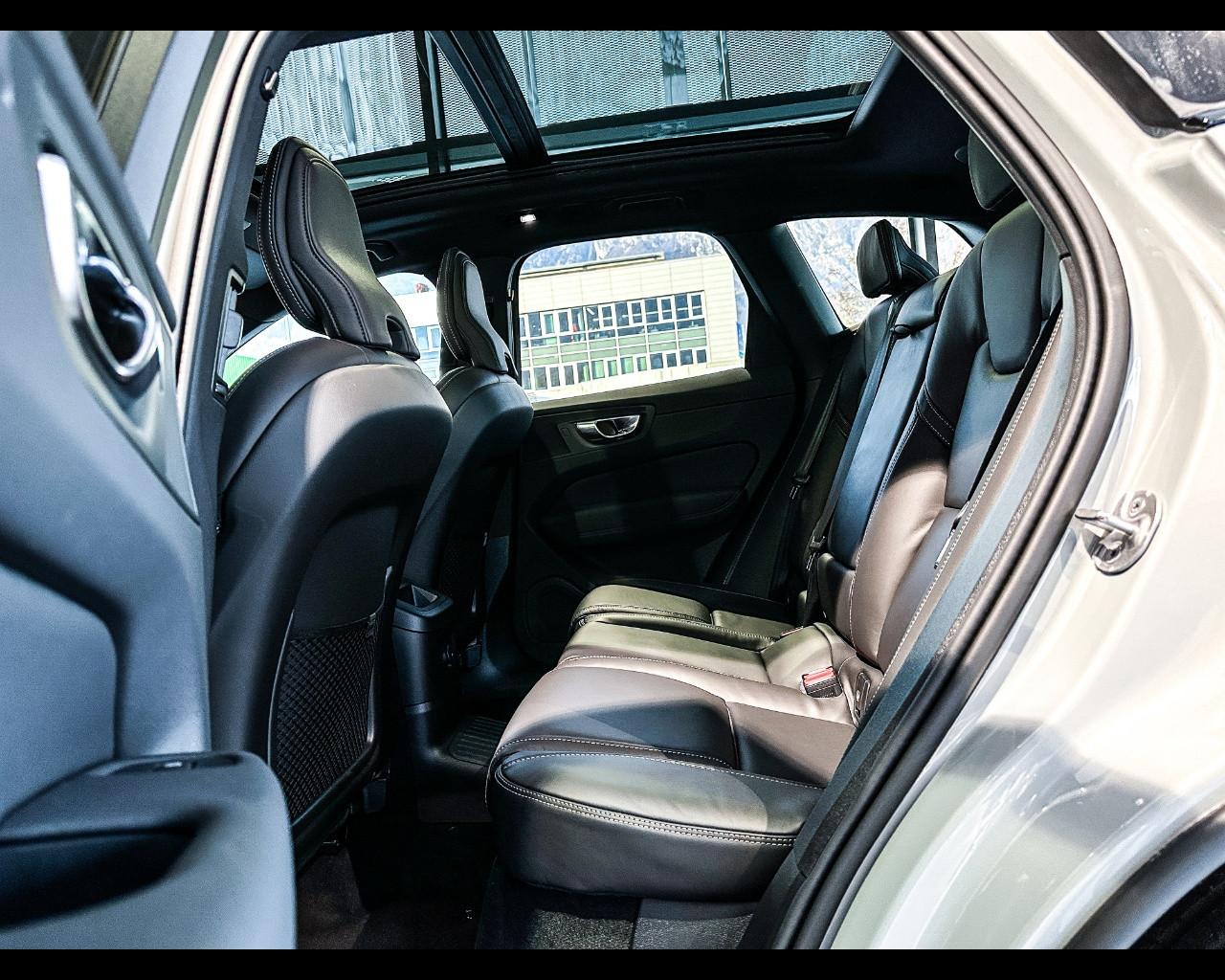 VOLVO XC60 Ultra Black Edition T6 AWD AUT