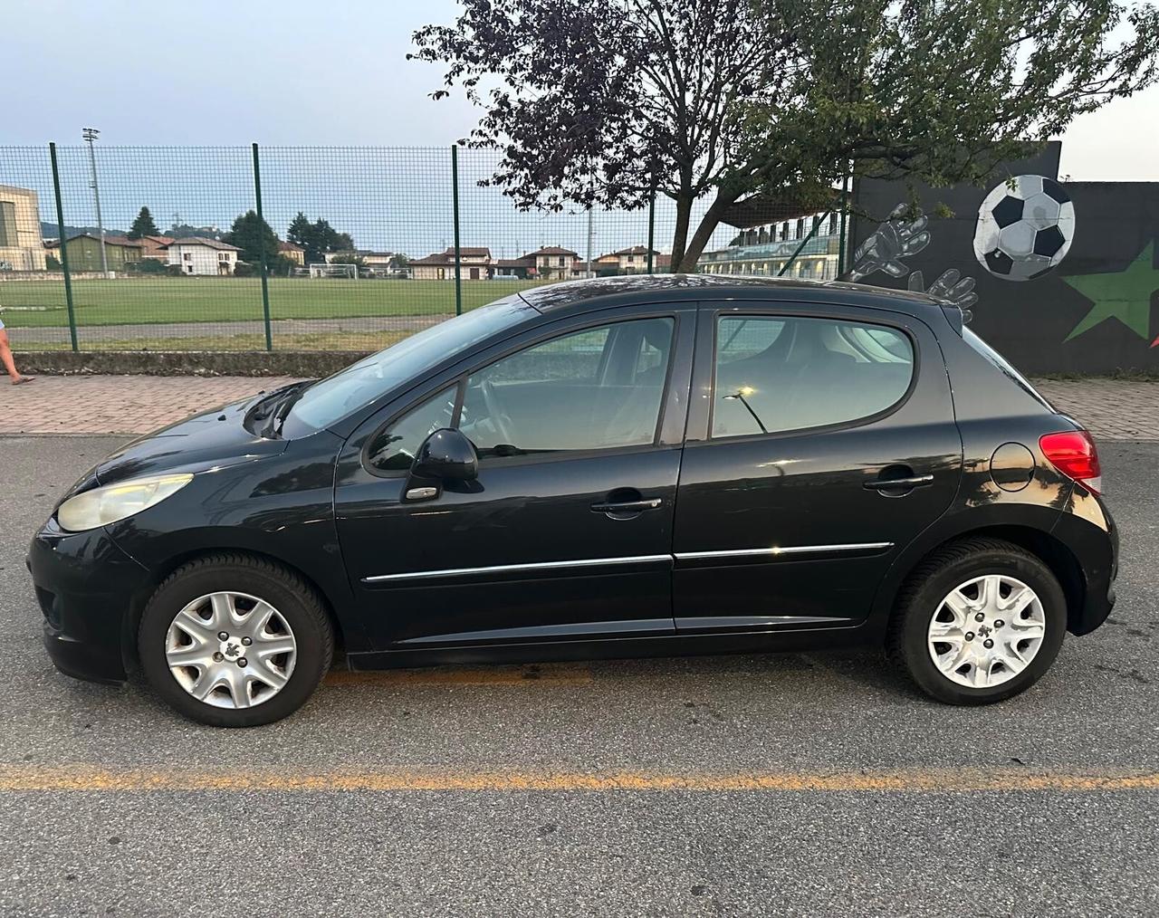 Peugeot 207 1.4 8V 73CV 5p. Active