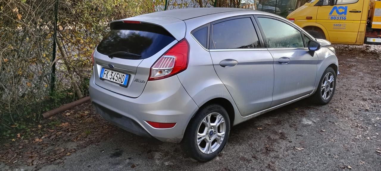 Ford Fiesta 1.5 TDCi 75CV 5 porte Titanium incidentata