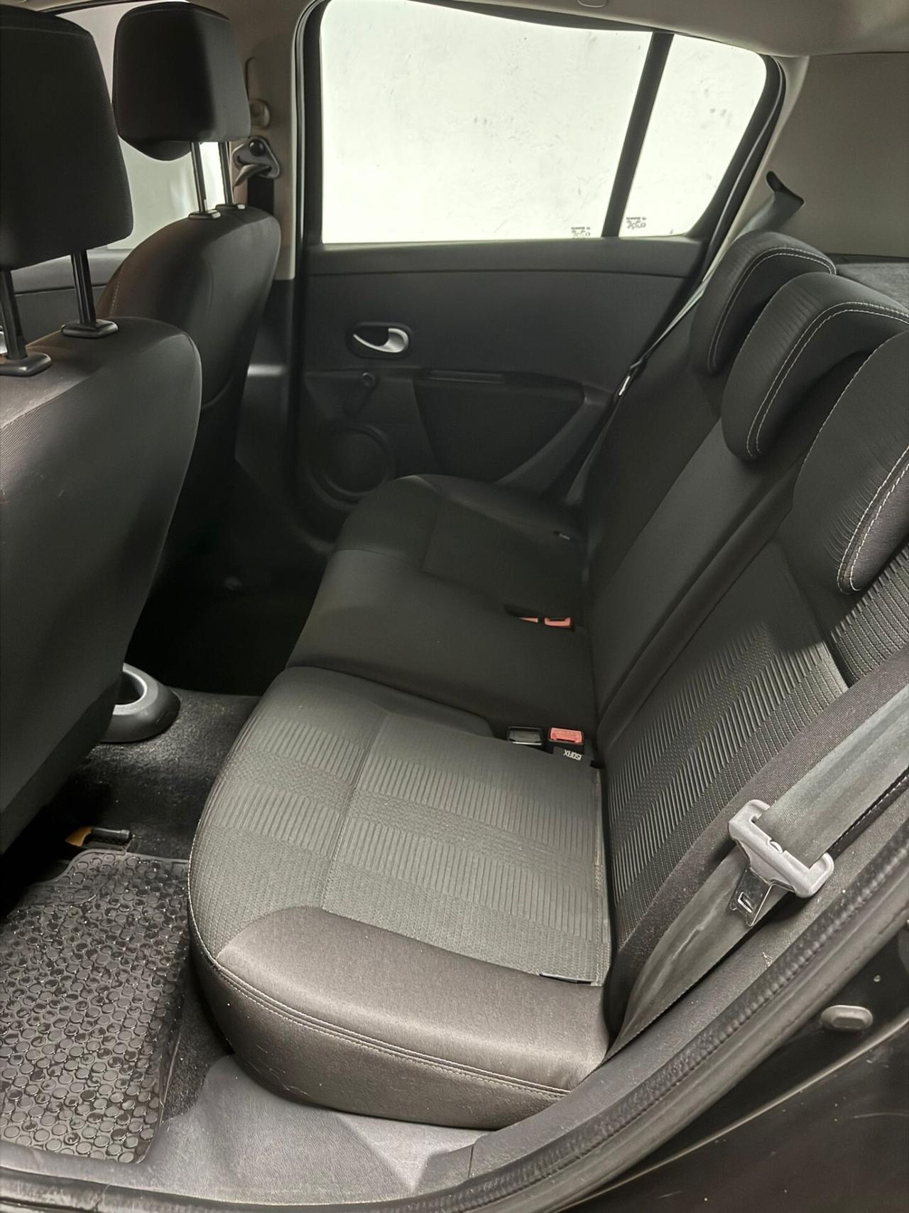 Renault Clio 1.2 16V 5 porte 2010