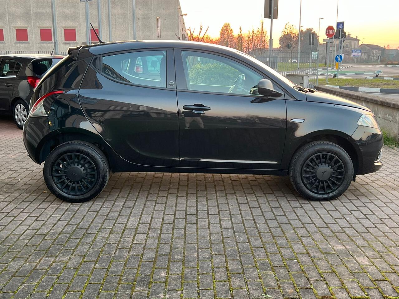 Lancia Ypsilon 0.9 TwinAir 5 porte Metano Ecochic Black and Noir