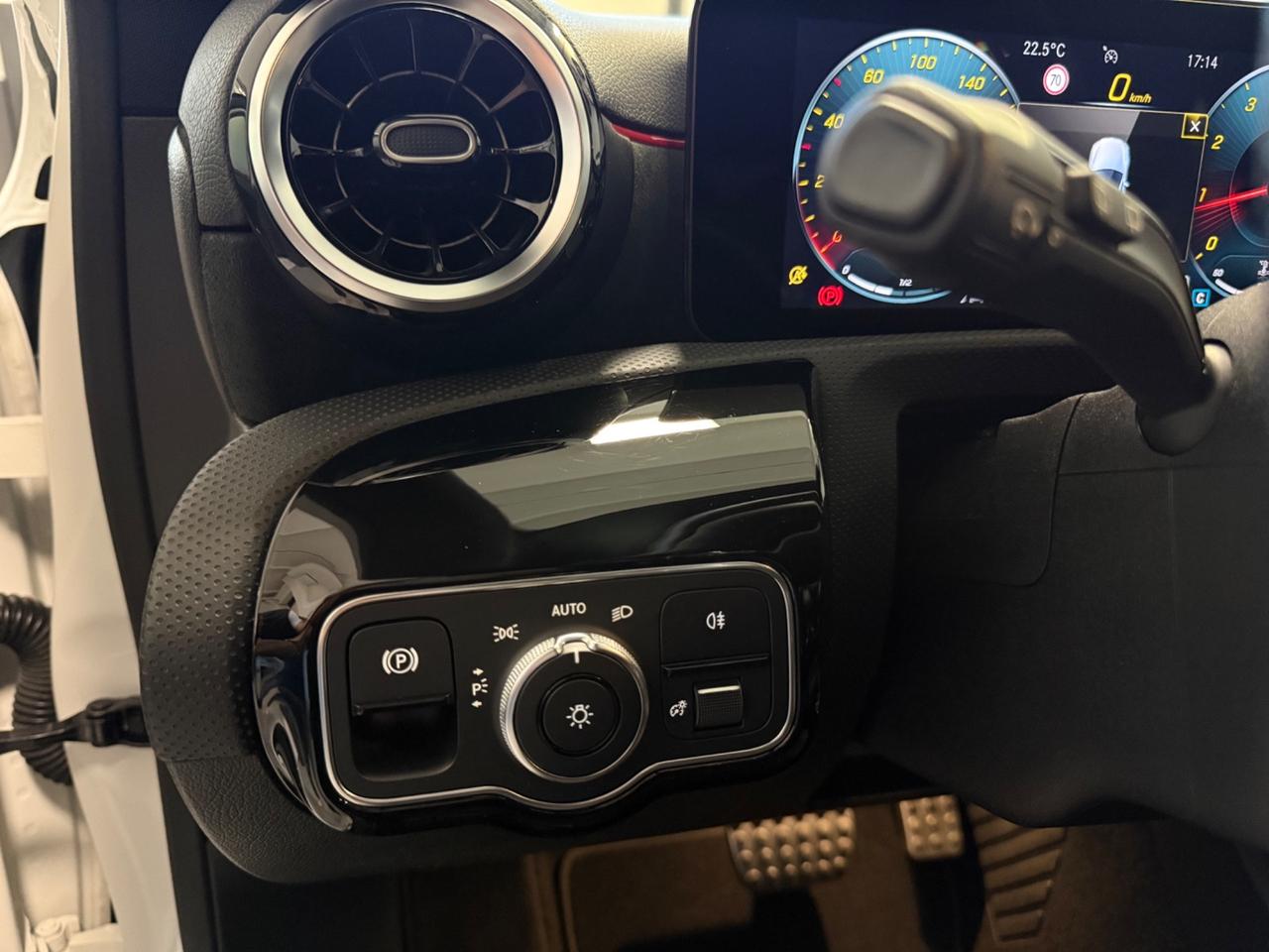 Mercedes-benz A 180 Premium Amg Night Edition