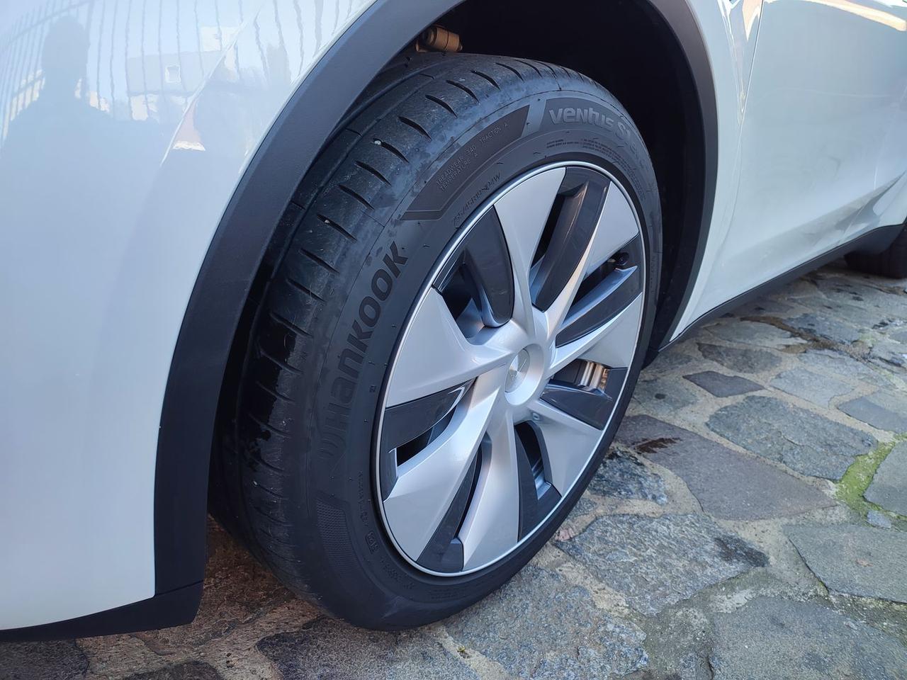 Tesla Model Y Standard Range (RWD) Single Mo #9482