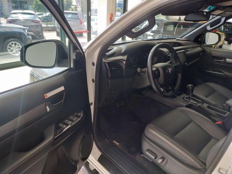Toyota Hilux 2.4 D-4D A/T 4WD 4 porte Double Cab Invincible