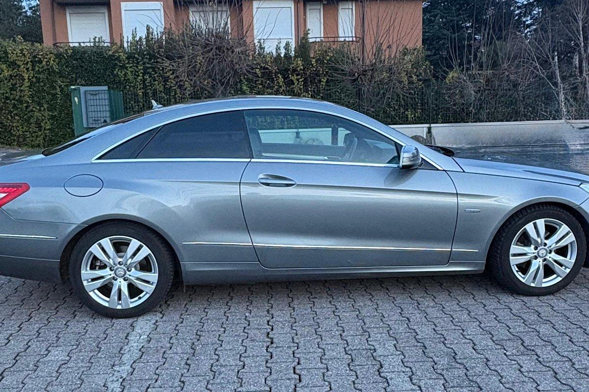 MERCEDES E 220 CDI Coupé BlueEFFICIENCY Avantgarde