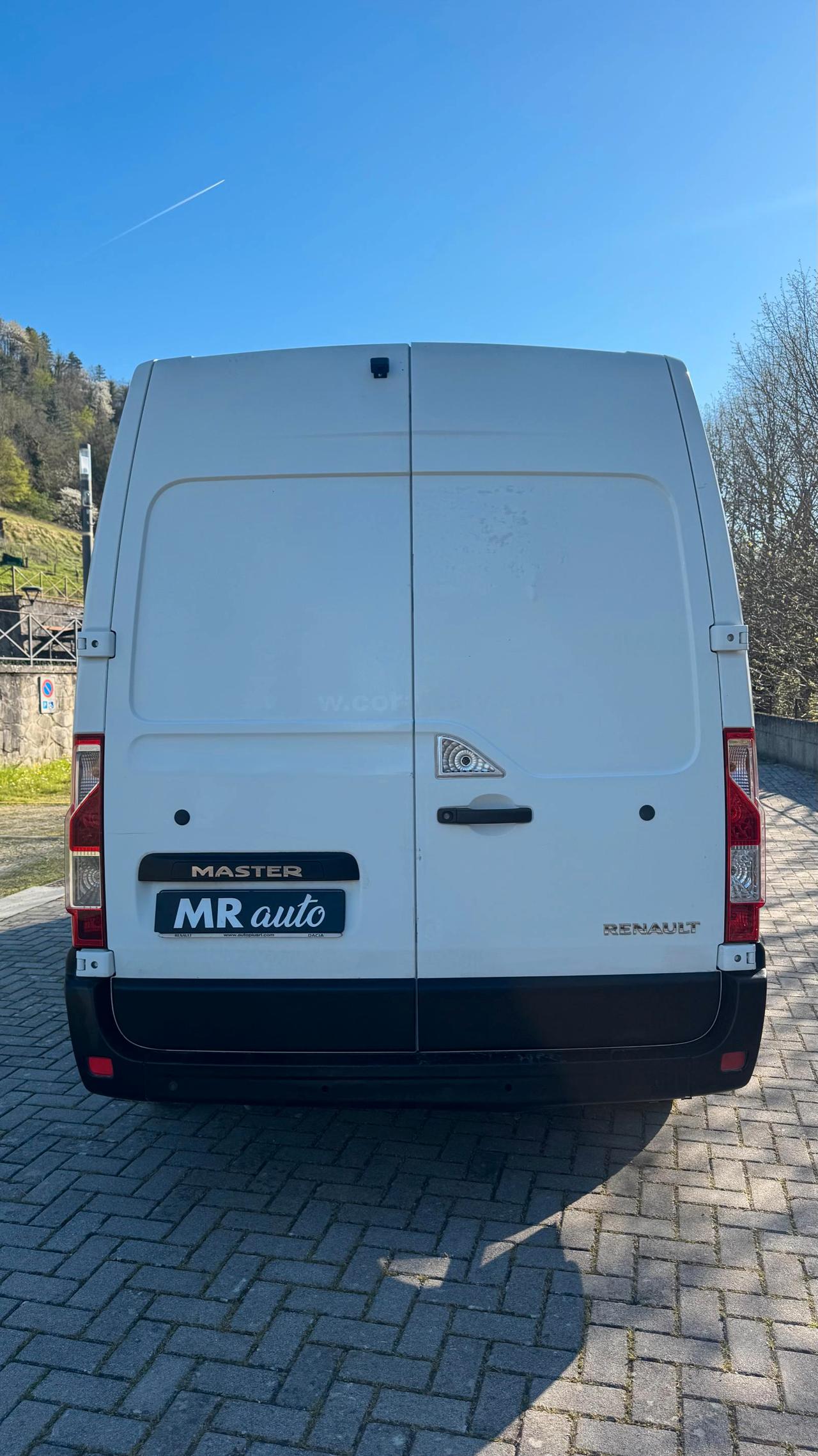 RENAULT Master T33 2.3 dci 125cv L2H2 E5