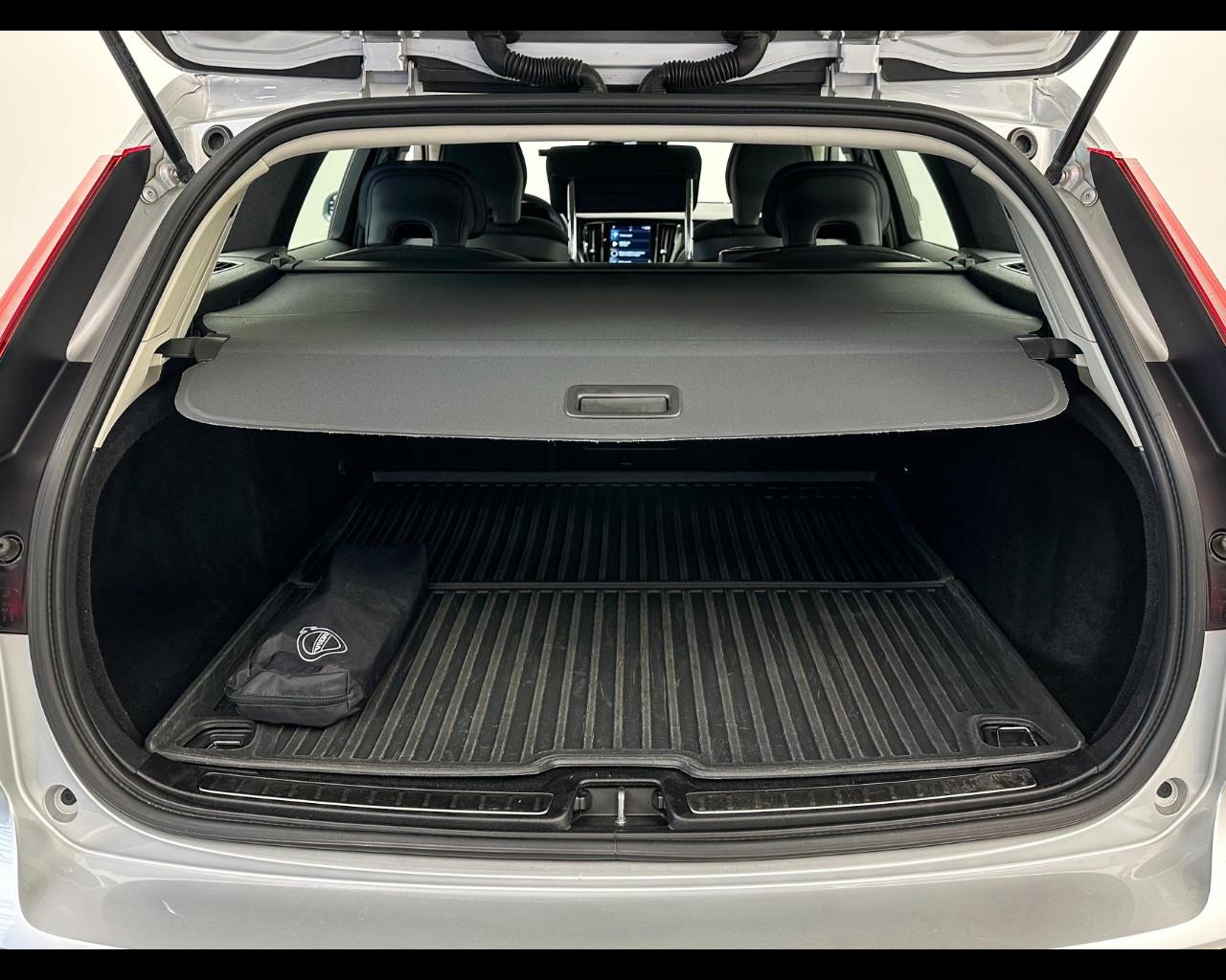 VOLVO V60 B4 (d) Geartronic Momentum Business