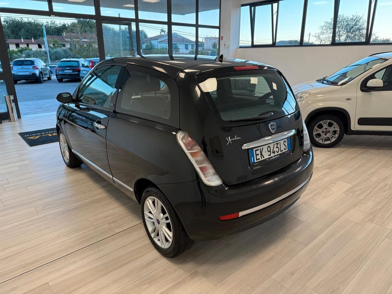 Lancia Ypsilon 1.2 69 CV Unyca