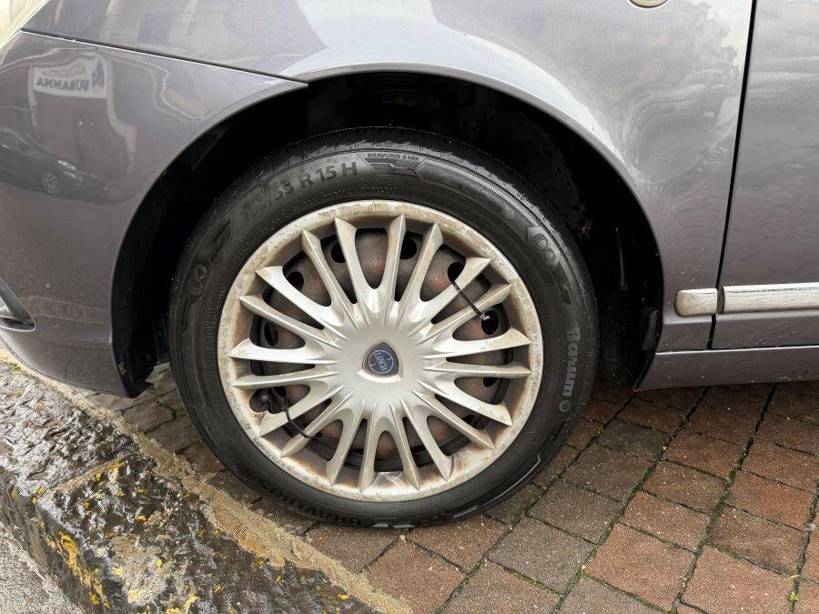 lancia ypsilon 1.3 mjet platino certificata tetto