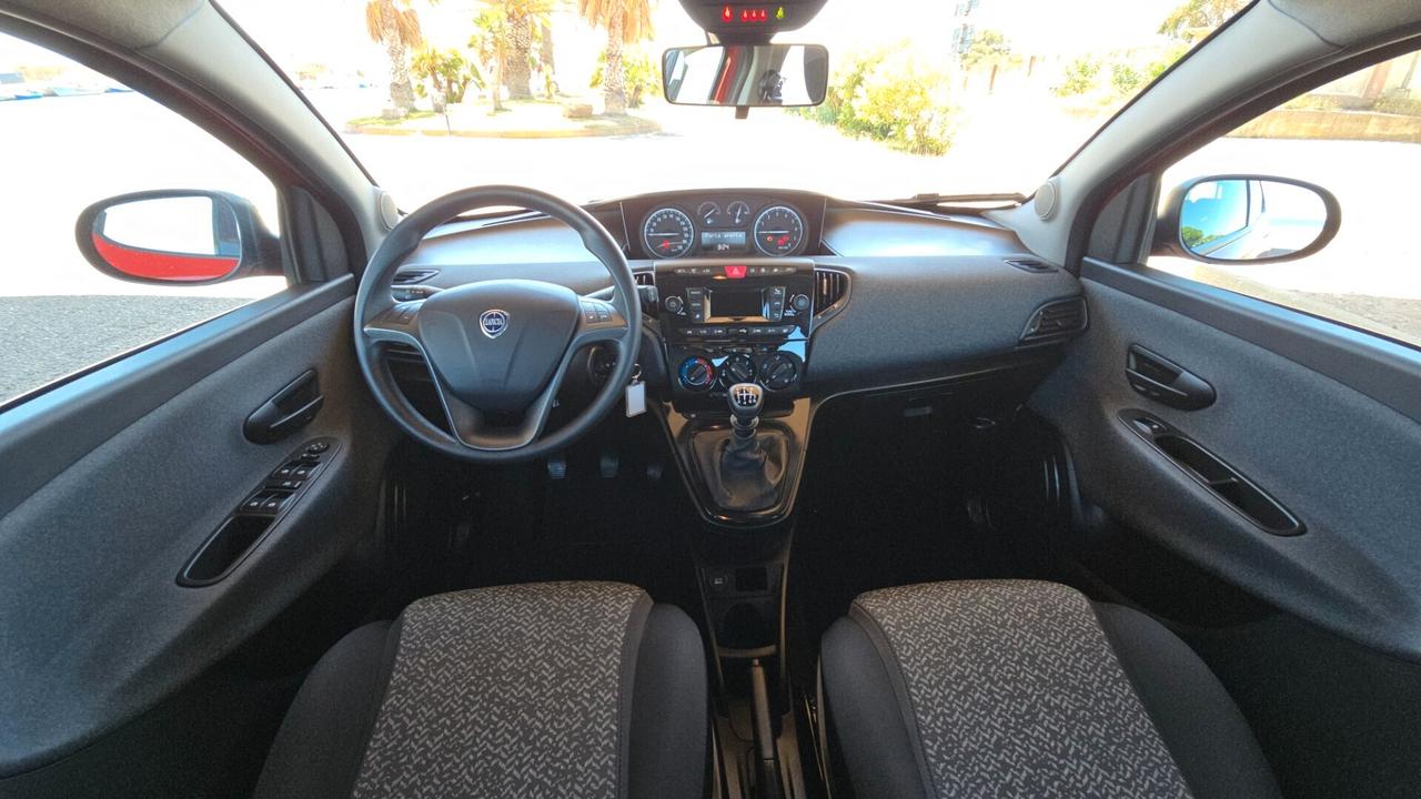Lancia Ypsilon 1.0 FireFly 5 porte S&S Hybrid Ecochic Silver