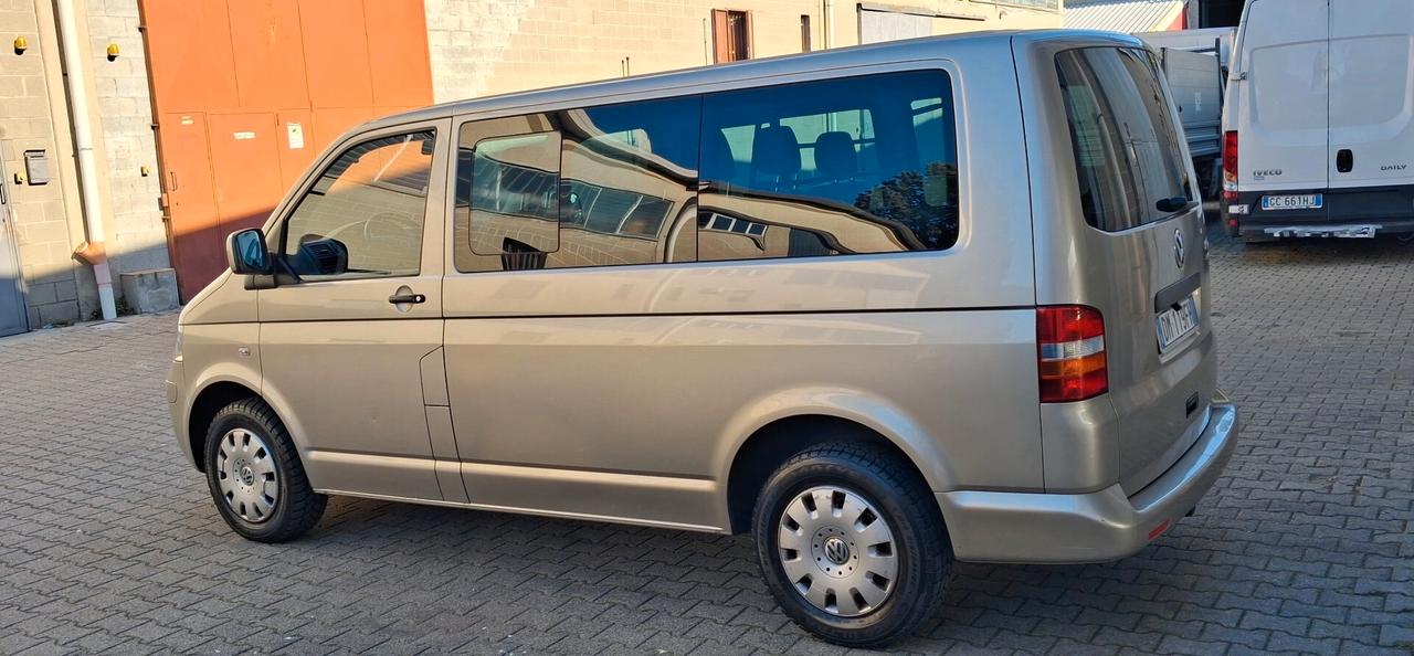 Volkswagen TransporterT5 2.5 TDI 4Motion Comfortline N1 6posti