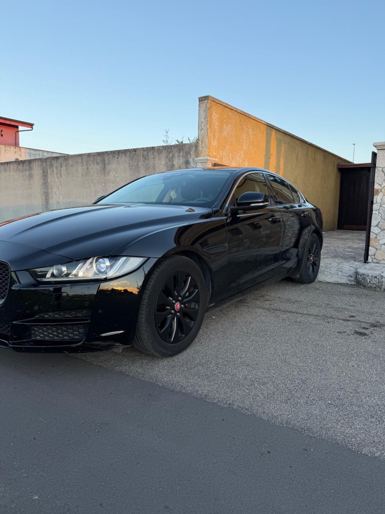 Jaguar XE 2.0 D Turbo aut. Pure