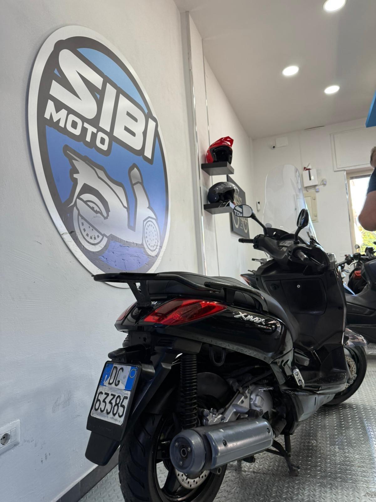 Yamaha X-Max 250