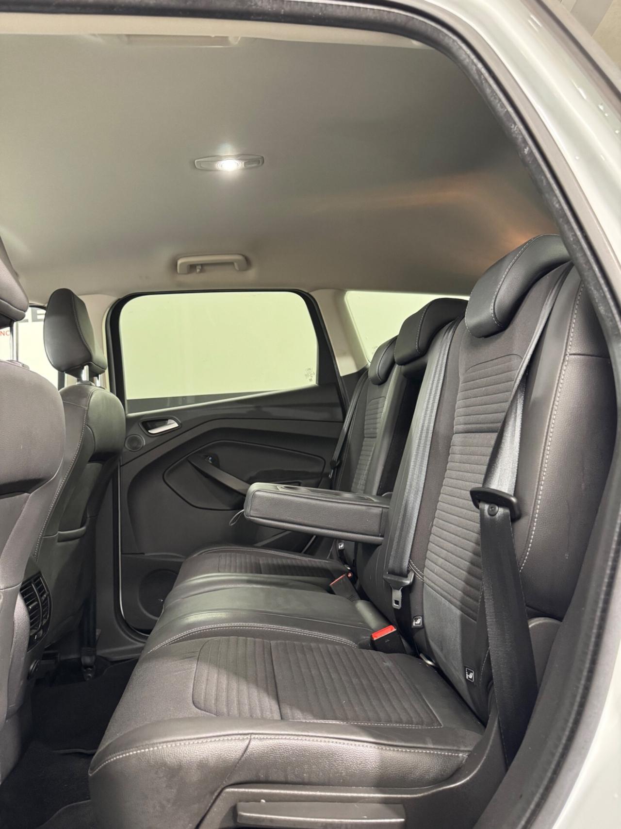 Ford Kuga 1.5 TDCI 120 CV S&S 2WD Powershift Titanium