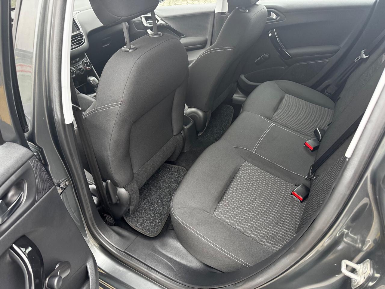 Peugeot 208 PureTech 82 5 porte Allure neopatentati