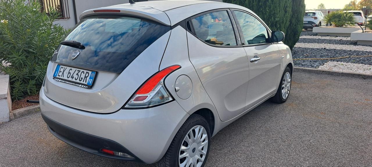 Lancia Ypsilon 1.2 69 CV 5 porte S&S Platinum
