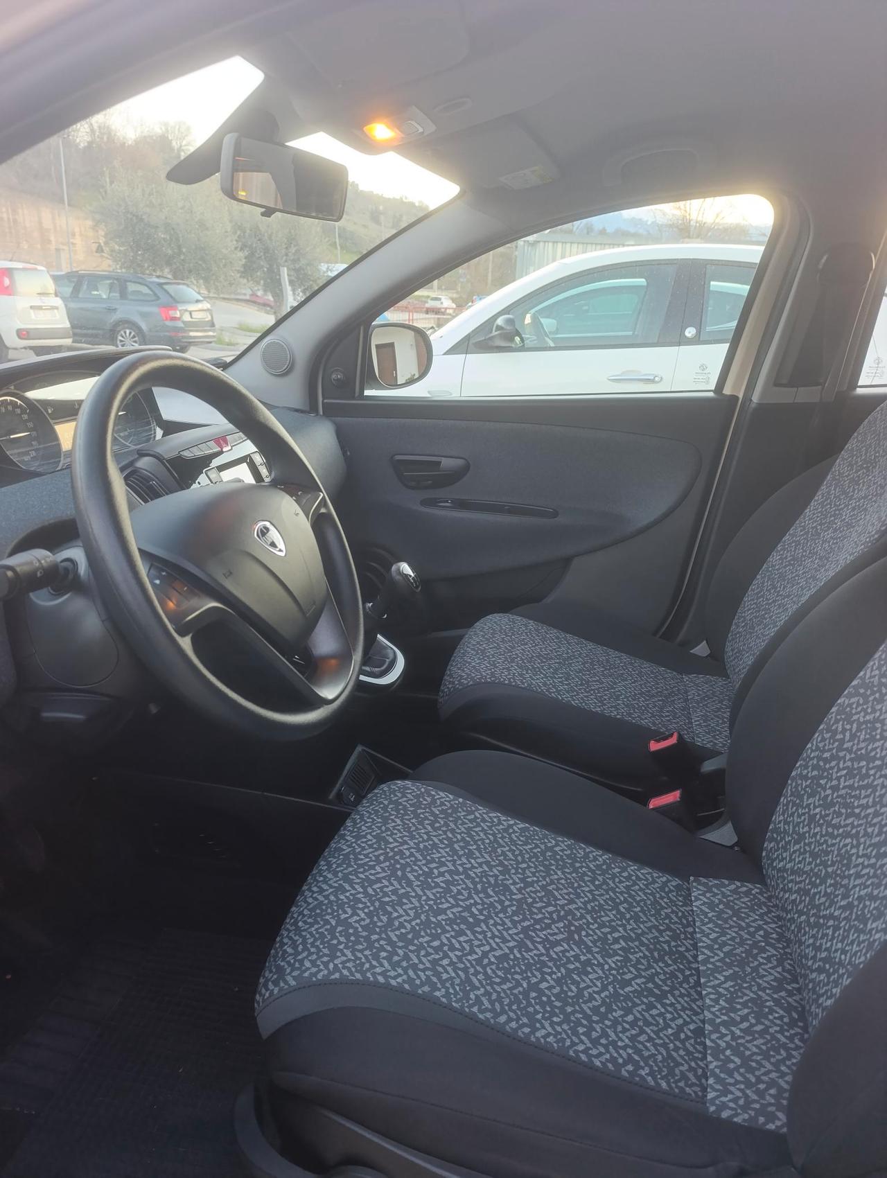 Lancia Ypsilon 5 Porte Ypsilon 1.3 mjt Silver s&s 95cv