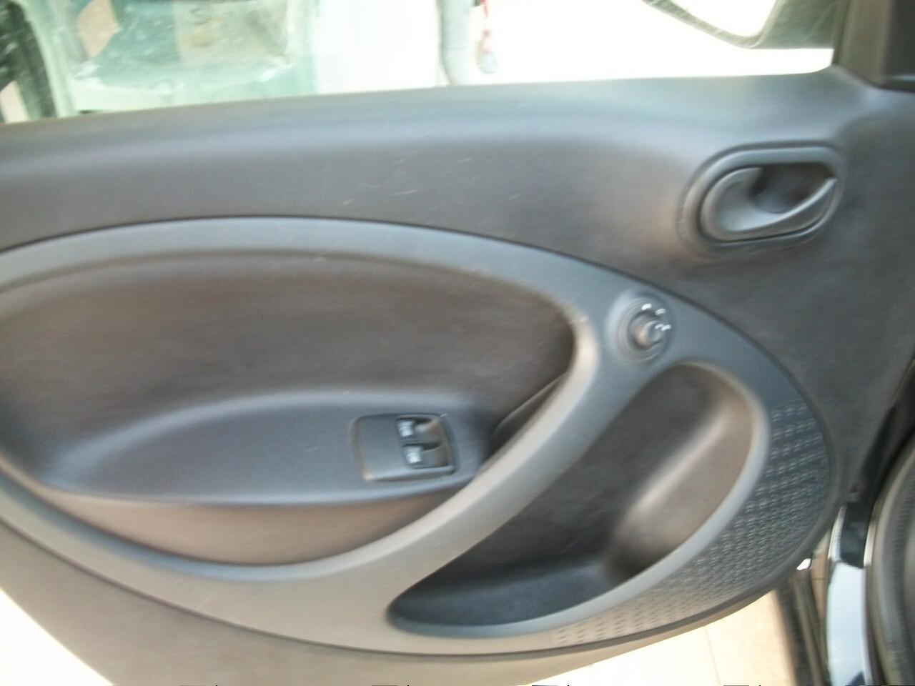 Smart ForFour 70 1.0 Passion cc999 euro 06 benzina 05 porte si neopatentati garanzia un anno km 102898 taliandati bi colore28