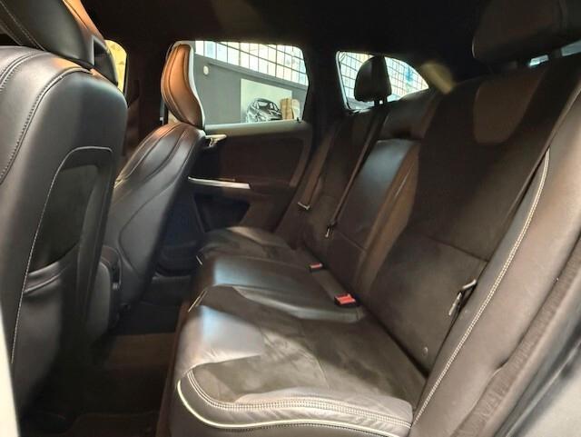 Volvo XC 60 XC60 2.4 d5 R-design Kinetic awd 220cv geartronic