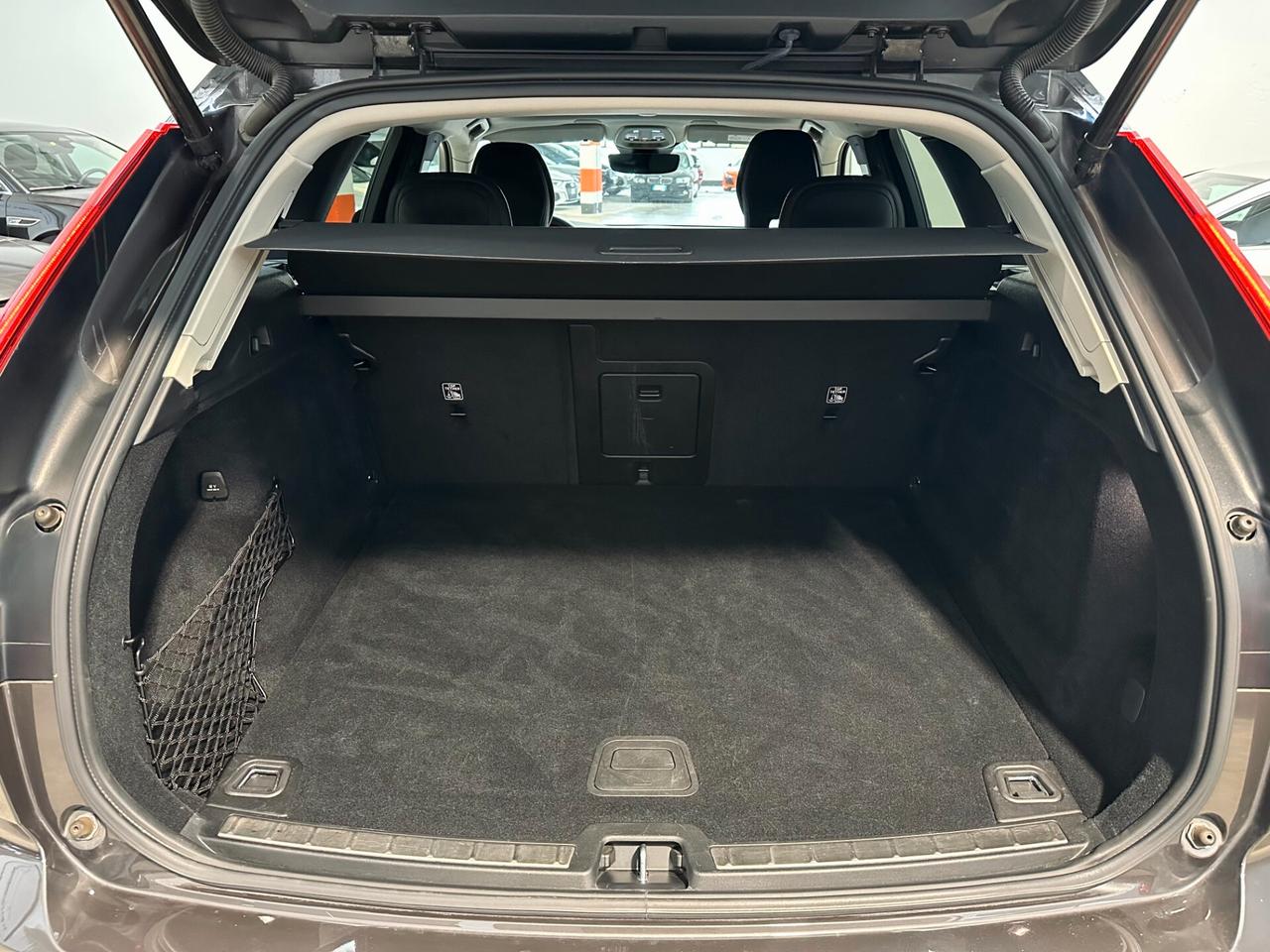 Volvo XC 60 B4(d) Geartronic Momentum - UNICO PROPRIETARIO IVA ESPOSTA