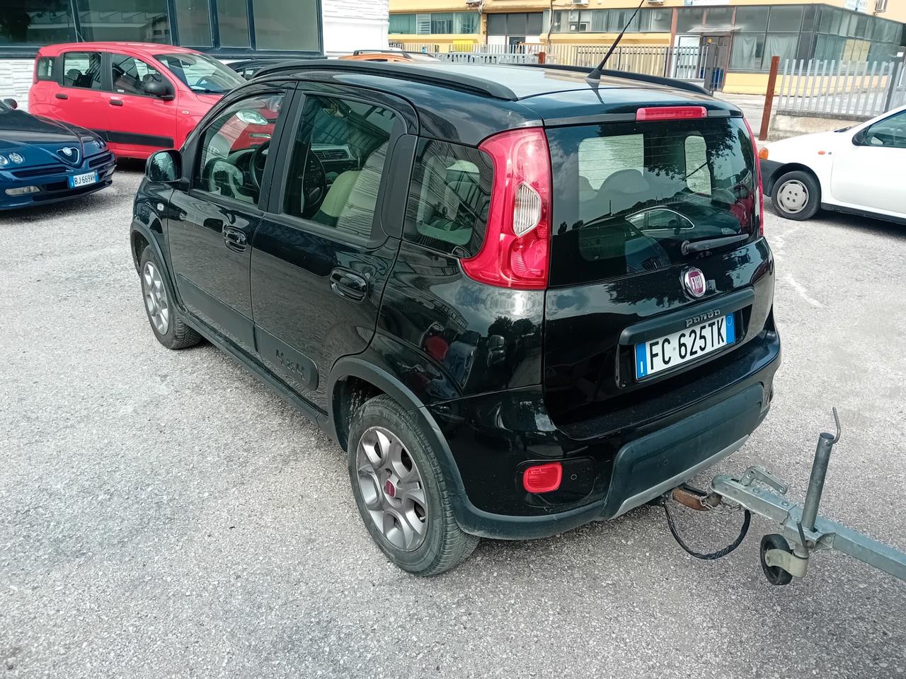 Fiat Panda 1.3 MJT 95 CV 4x4 con Gancio e Carrello