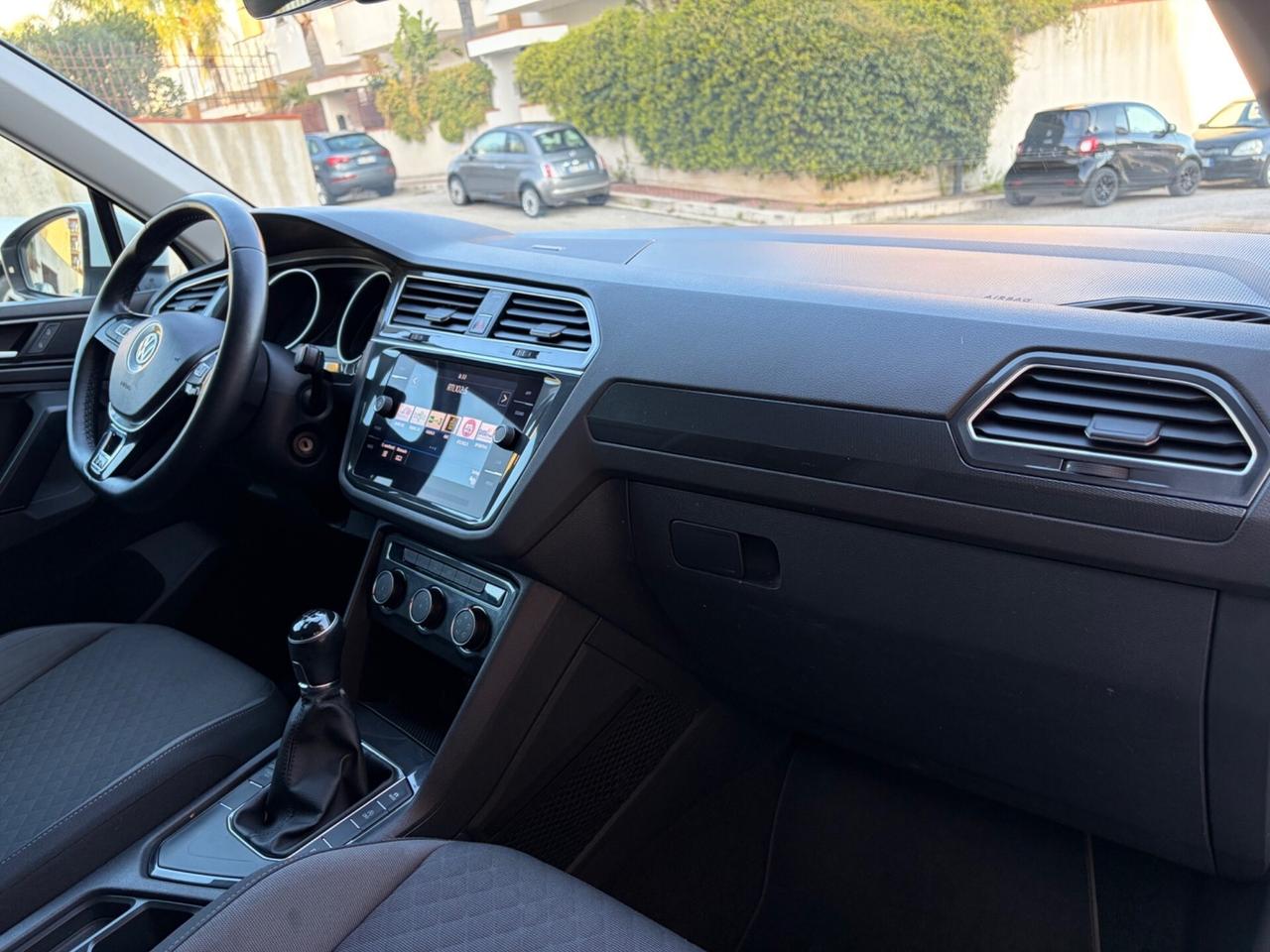 Volkswagen Tiguan 1.6 TDI R-Line strafull !!!