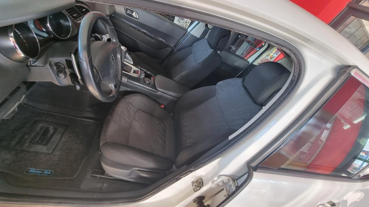 Peugeot 3008 1.6 HDi 110CV cambio robotizzato Premium