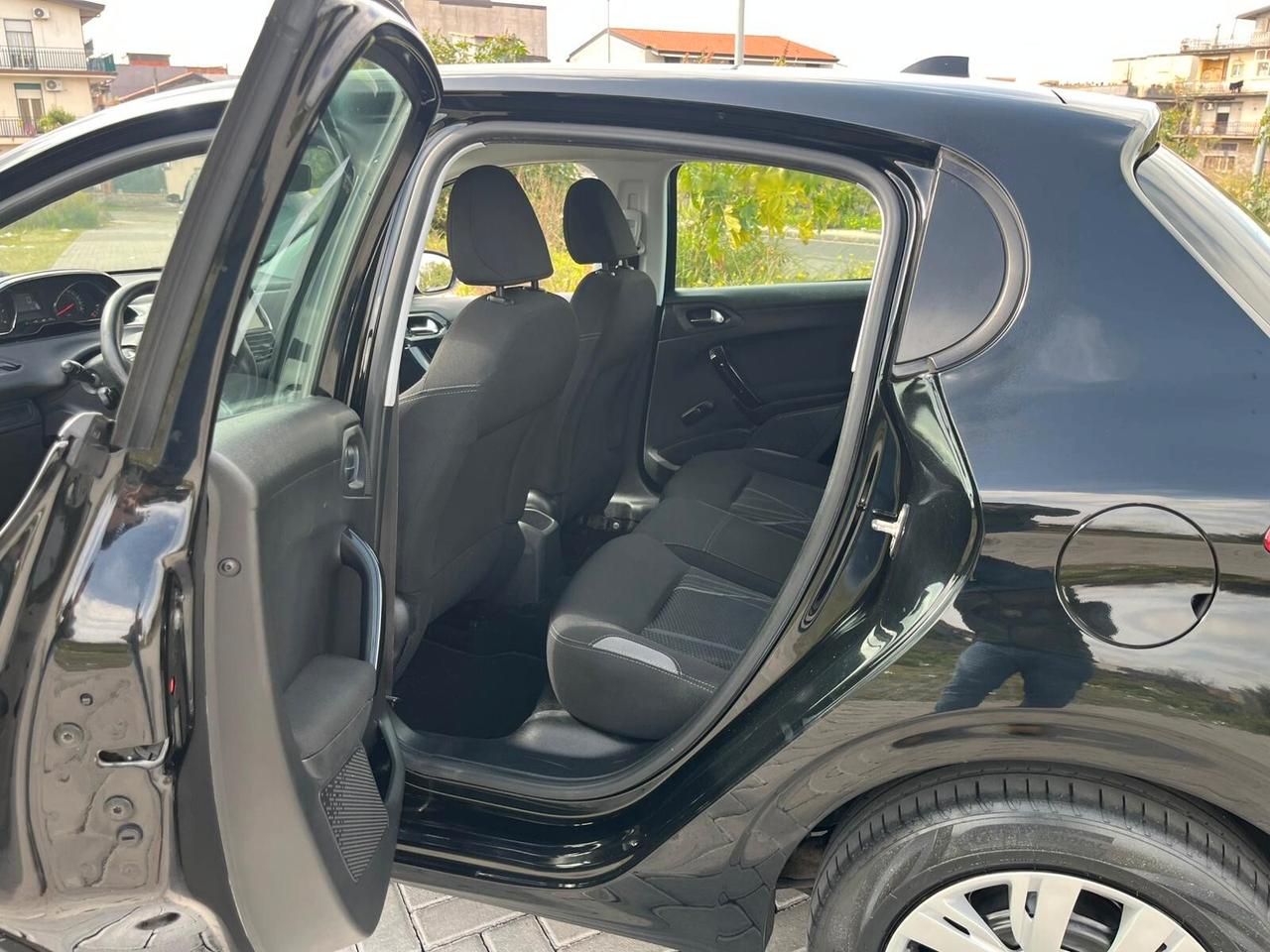 Peugeot 208 1.4hdi A-F-F-A-R-O-N-E- CHIAMA 2013