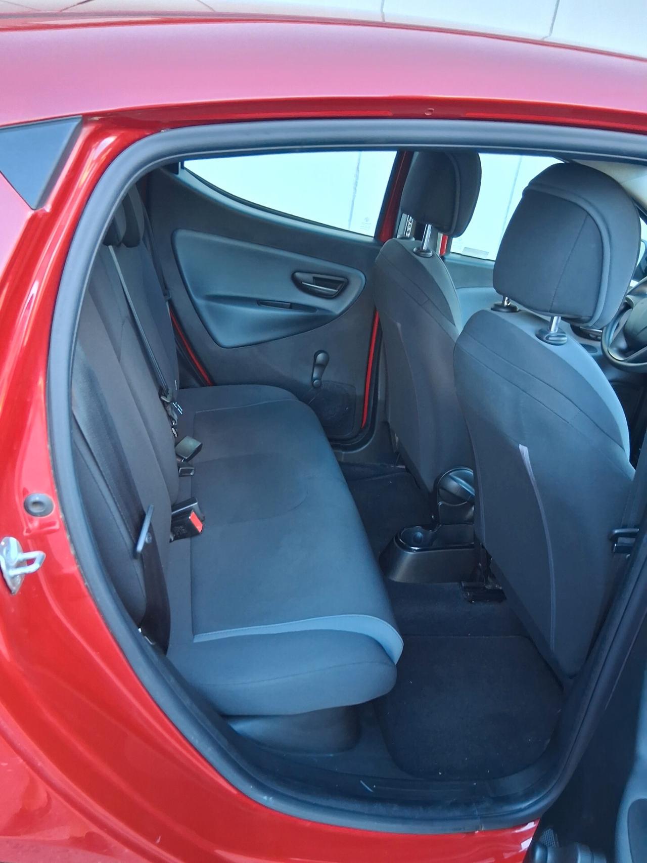 Lancia Ypsilon 1.2 69 CV 5 porte Silver