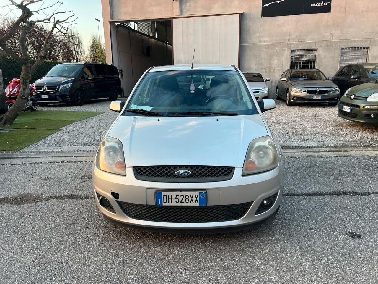 Ford Fiesta 1.4 TDCi 5p. Ghia ok neopatentato