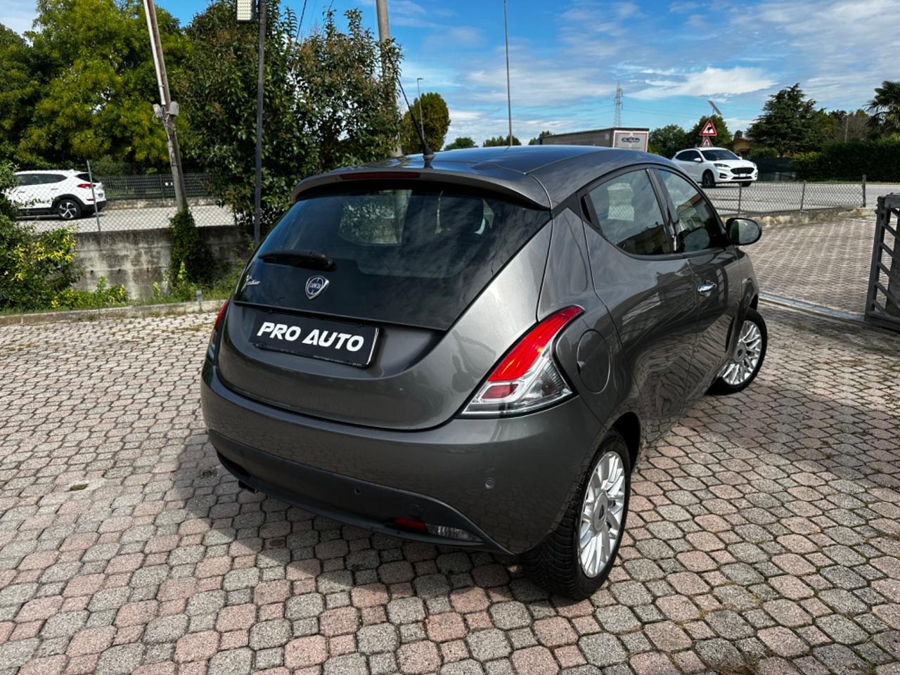 Lancia Ypsilon 0.9 TwinAir 85 CV 5 porte S&S DFN Gold