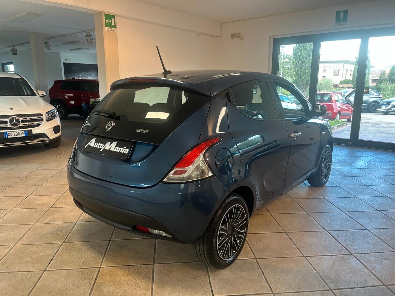 Lancia Ypsilon 1.0 FireFly 5 porte S&S Hybrid Silver Plus