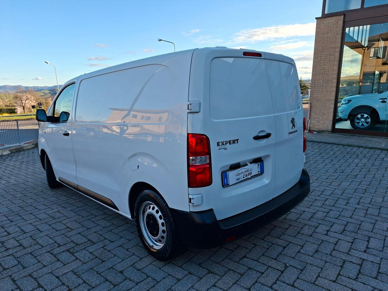 Peugeot Expert BlueHDi 115 S&S PC-TN Furgone CON GANCIO