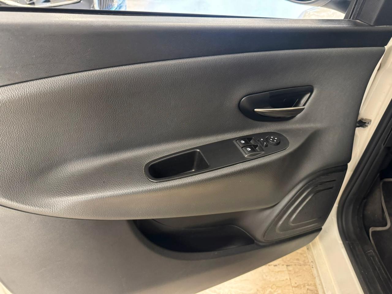 Lancia Ypsilon 1.2 69 CV 5 porte S&S Platinum