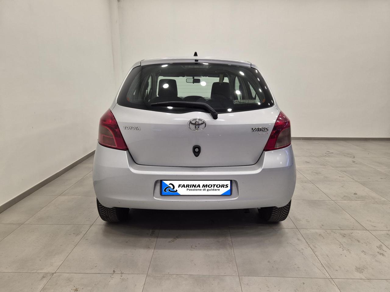 Toyota Yaris 5p 1.3 Navy - NEOPATENTATI - Navi - Clima