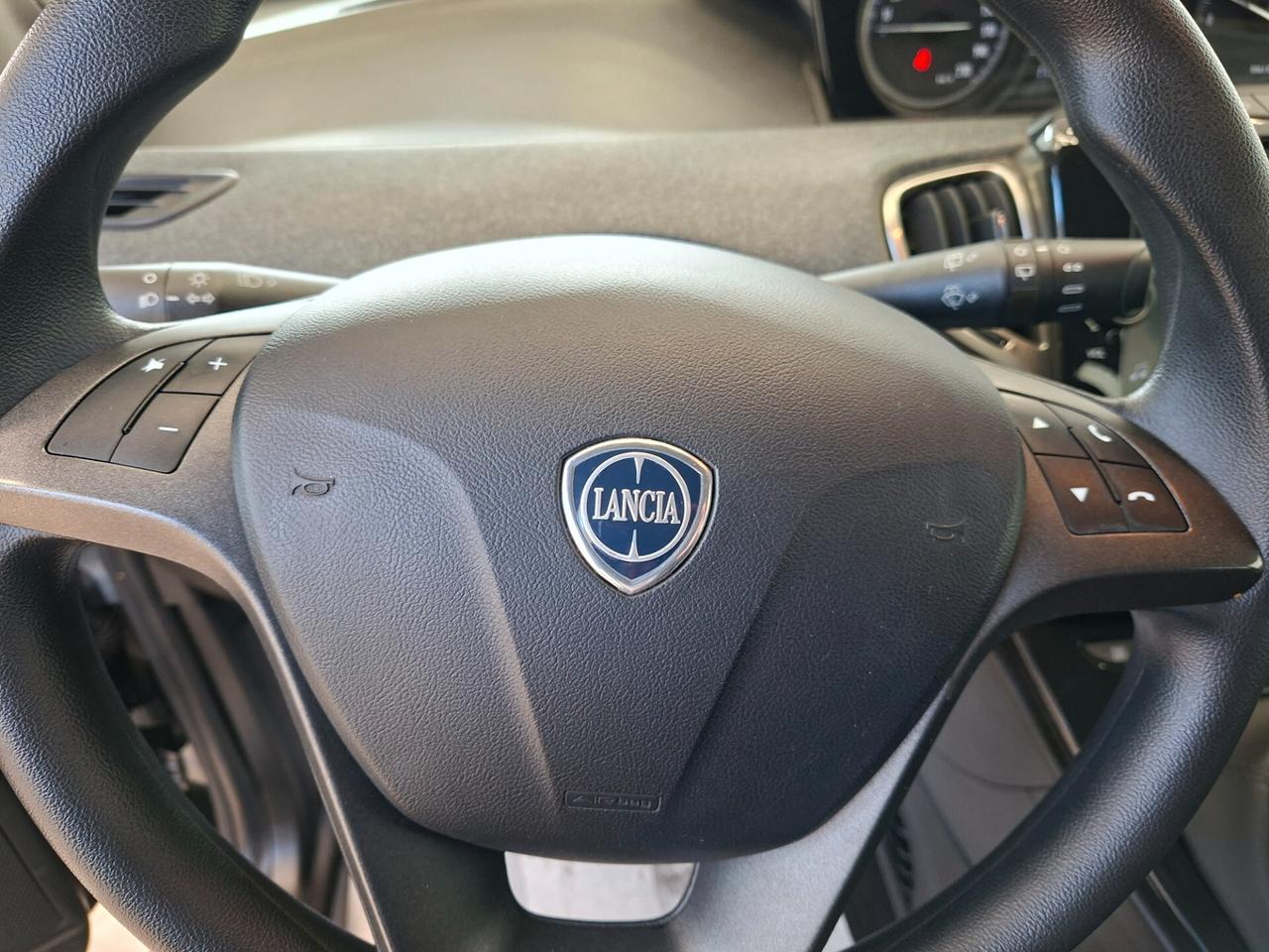 Lancia Ypsilon 1.0 FireFly 5 porte S&S Hybrid Gold