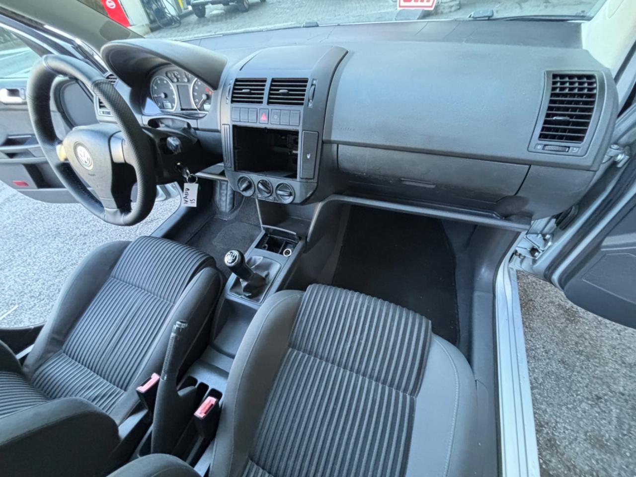 Volkswagen Polo 1.4/75CV 16V 5p. Sportline
