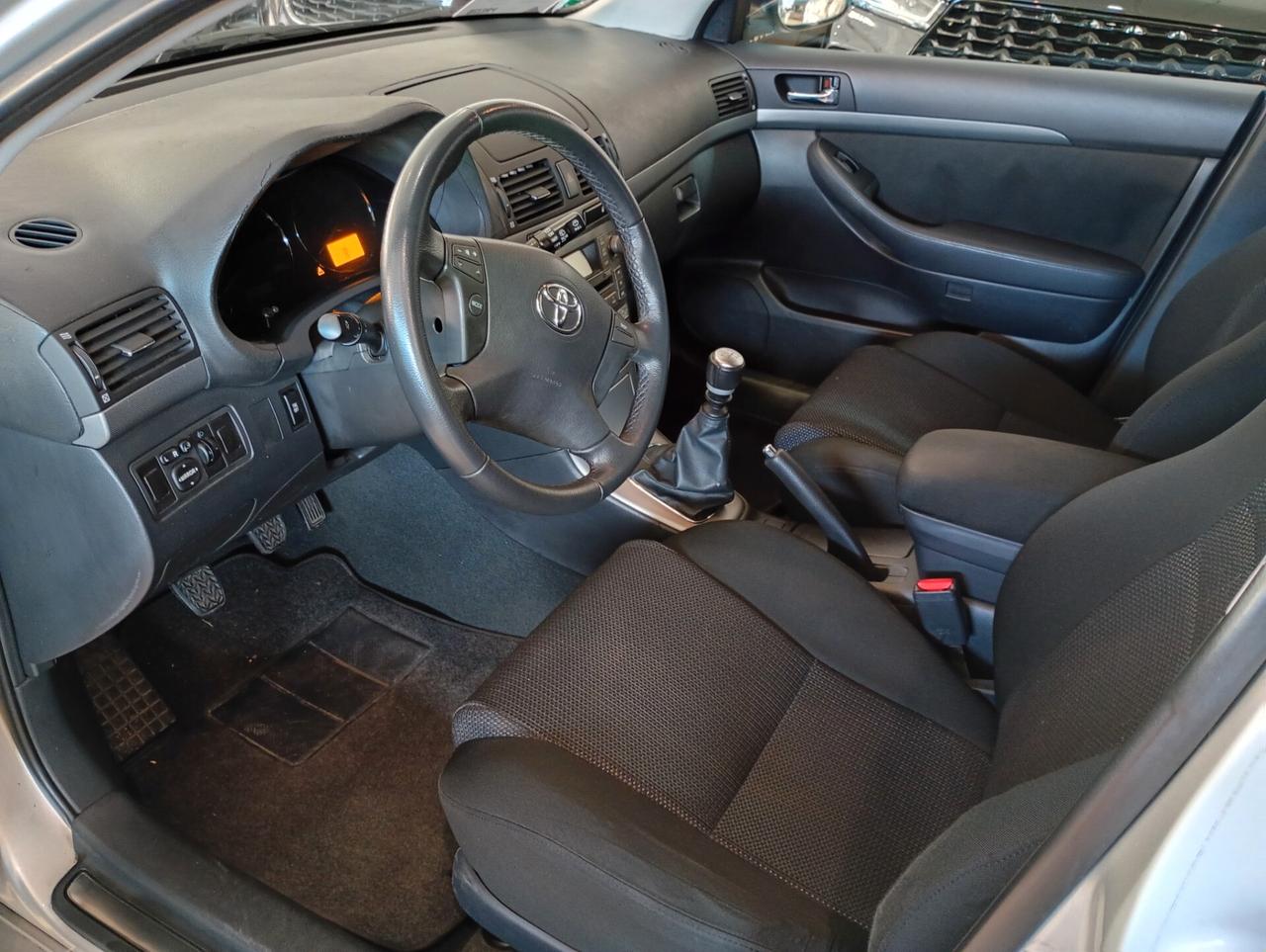 Toyota Avensis 2.0 D-4D 16V Station Wagon