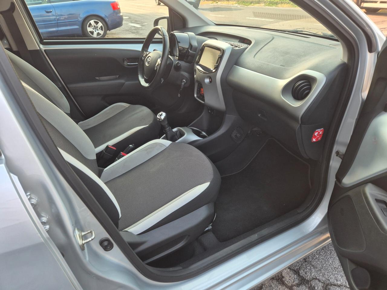 Toyota Aygo 1.0 VVT-i 69 CV 5 porte x-cool TSS